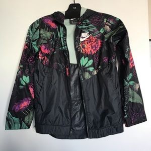 NWOT Nike windbreaker